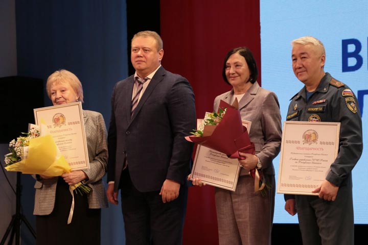 За что сенатор Жуков поблагодарил руководителя Избиркома Хакасии Чуманина 